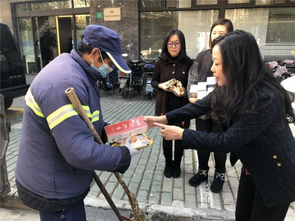 绿植大盆栽在冬天室外的生存之道