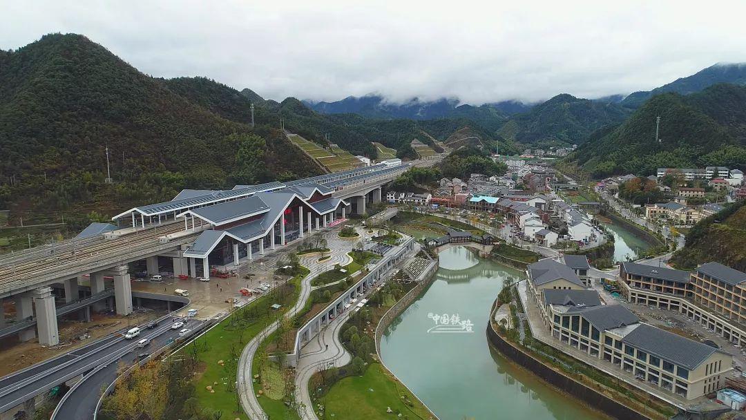 千岛湖高铁站地址详解，地理位置、交通连接与周边景观